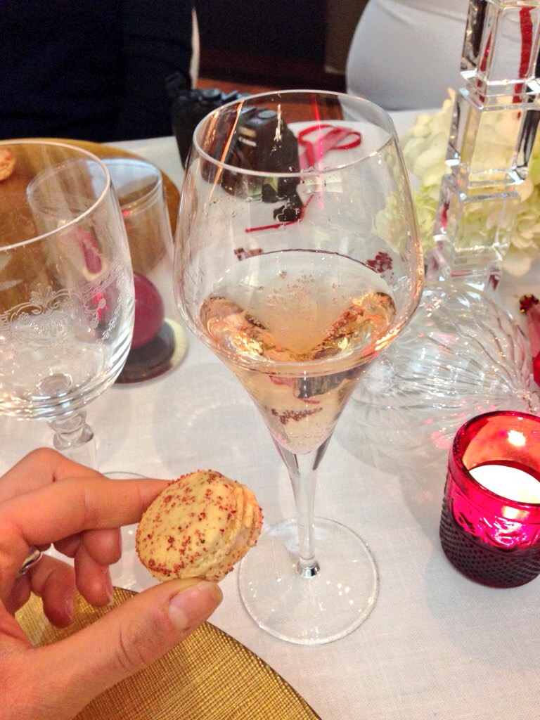 Macaron Dalloyau au champagne Billecart Salmon et champagne rose