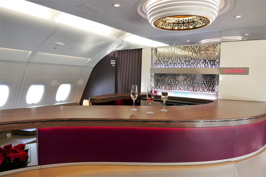 Une coupe de champagne sur la business class de qatair airways A380 (5)