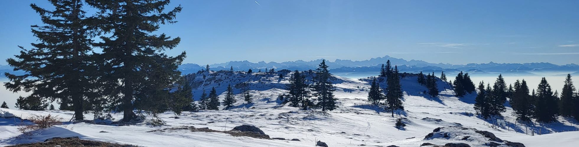 Week-end randonnée raquettes dans le Jura suisse: une expérience montagne unique, loin de tout…